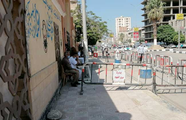 حواجز مرورية وطوابير لدخول طلاب الثانوية العامة اللجان بالفيوم