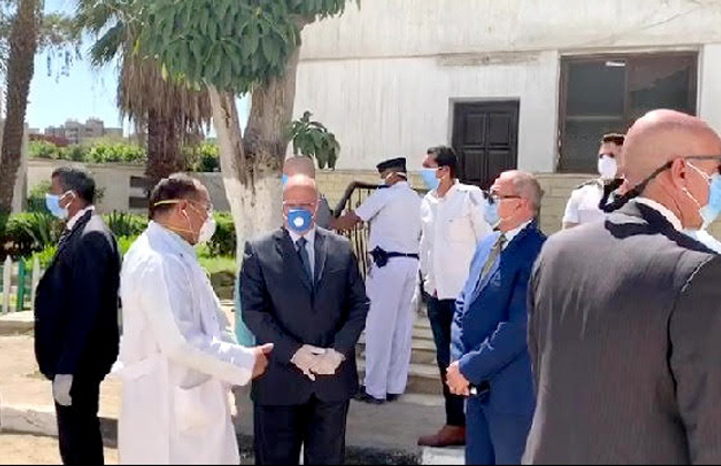 محافظ القاهرة يتفقد مستشفى صدر العباسية ويطمئن على توافر المستلزمات الطبية 