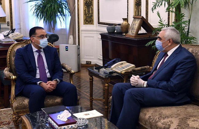 رئيس الوزراء يلتقي السفير العراقي لدى القاهرة