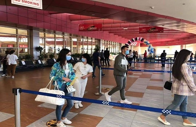  سائحا أوكرانيا يغادرون مطار شرم الشيخ دون إصابات طوال فترة إقامتهم بمصر