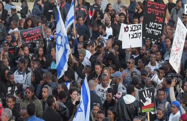 الشرطة الإسرائيلية تعتقل  شخصا وتفرق احتجاجات شارك فيها عشرات الآلاف ضد حكومة نتانياهو 