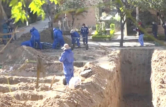 بوليفيا تعد مقابر جماعية تحسبا لموجة جديدة من ضحايا كورونا