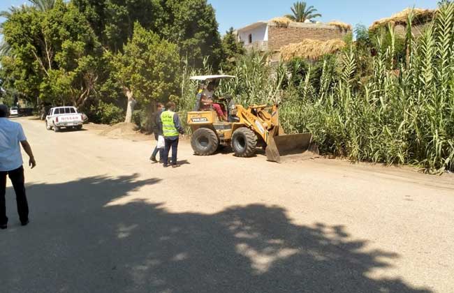 رفع  طن مخالفات في حملة بمدينة الطود بالأقصر | صور