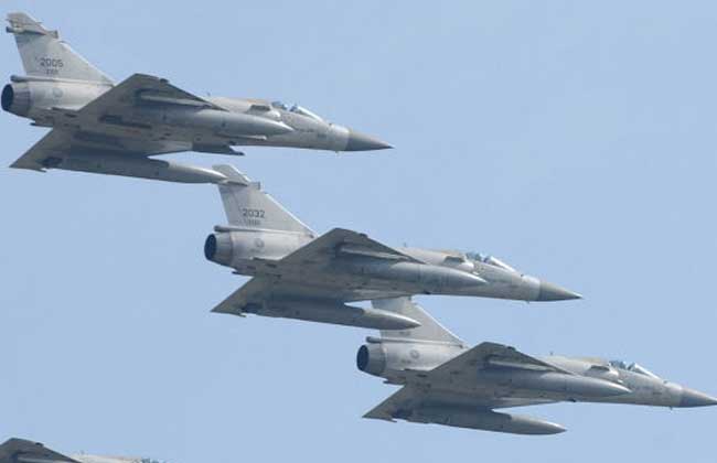 الدفاع التايوانية القوات الجوية تبعد مقاتلات صينية عبرت الخط الفاصل في مضيق تايوان