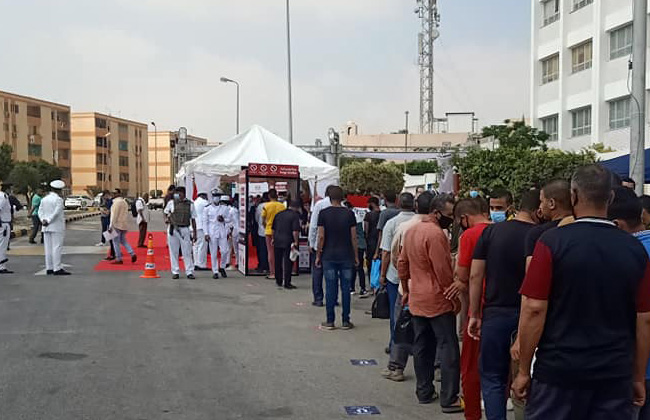 طوابير من المواطنين في الساعة الأولى من انتخابات مجلس الشيوخ اليوم | صور