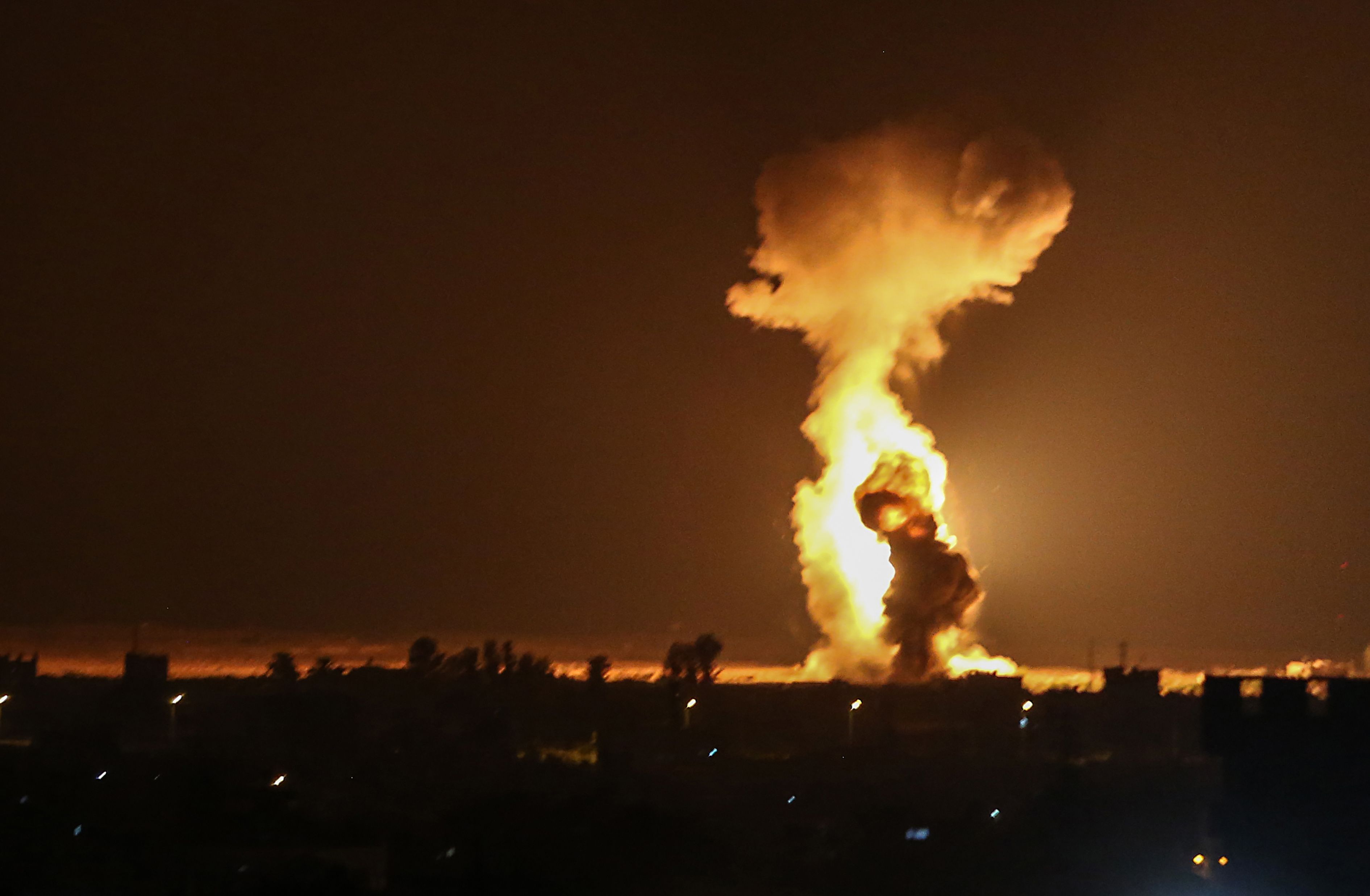 إسرائيل تجدد غاراتها على قطاع غزة 