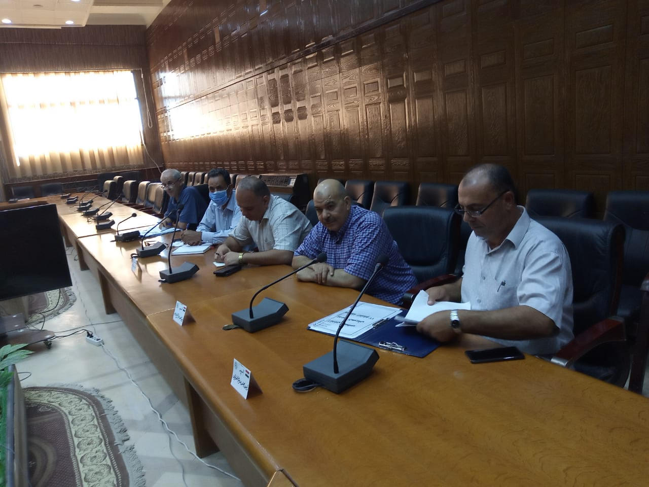 محافظ شمال سيناء خلال الاجتماع