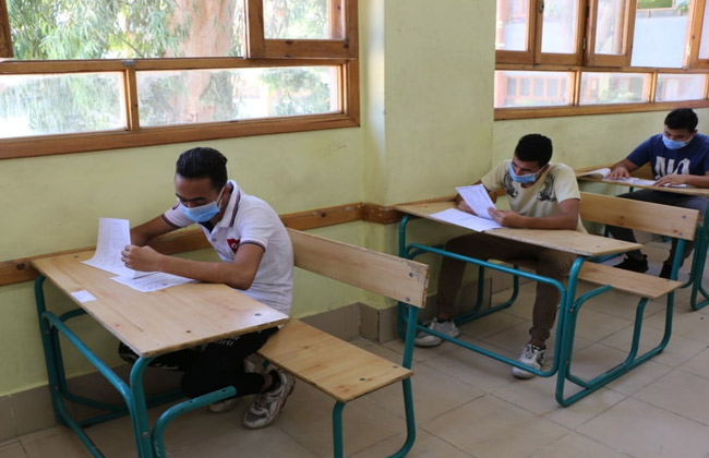 بدء امتحان العربي للثانوية العامة للمتضررين من كورونا والراسبين بالدور الأول