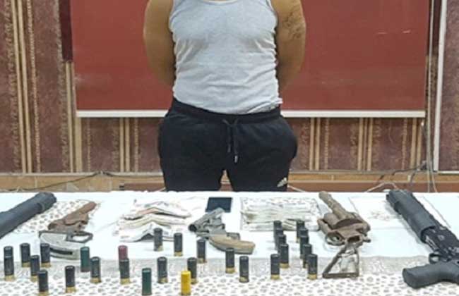 القبض على تاجر أسلحة نارية بحوزته  بندقية خرطوش