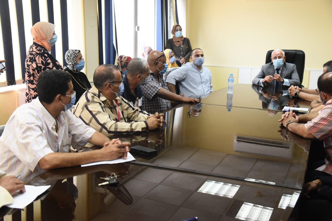اللواء عادل الغضبان محافظ بورسعيد خلال الاجتماع