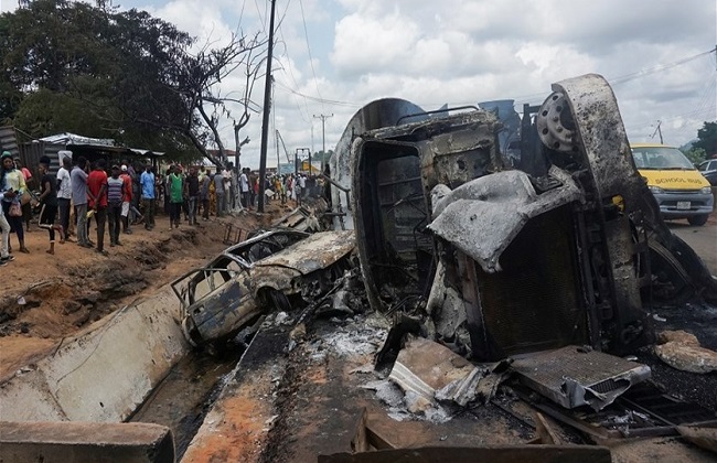 مقتل  شخصا في انقلاب شاحنة صهريج محملة بالوقود بنيجيريا