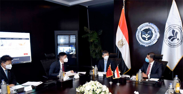  رئيس هيئة الاستثمار خلال لقائه مع السفير الصيني بالقاهرة 