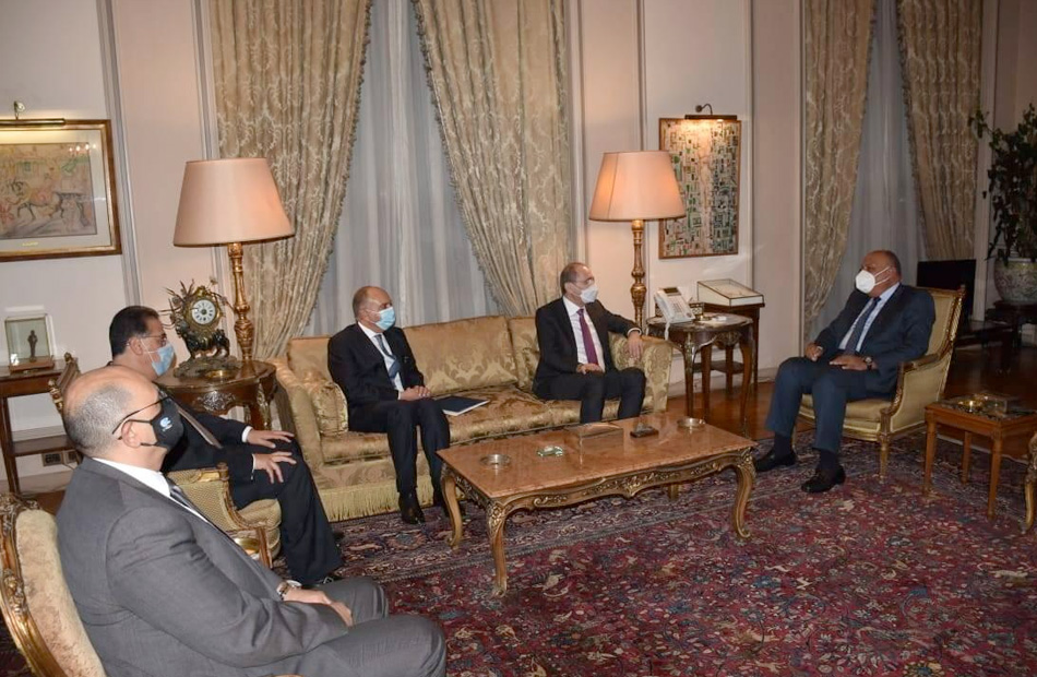 وزير الخارجية يبحث مع نائب رئيس الوزراء الأردني المستجدات الإقليمية والدولية | صور