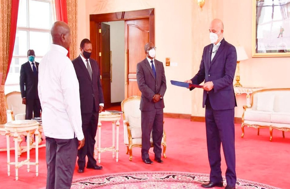 سفير مصر لدى أوغندا يقدم أوراق اعتماده للرئيس يوري موسيفيني| صور