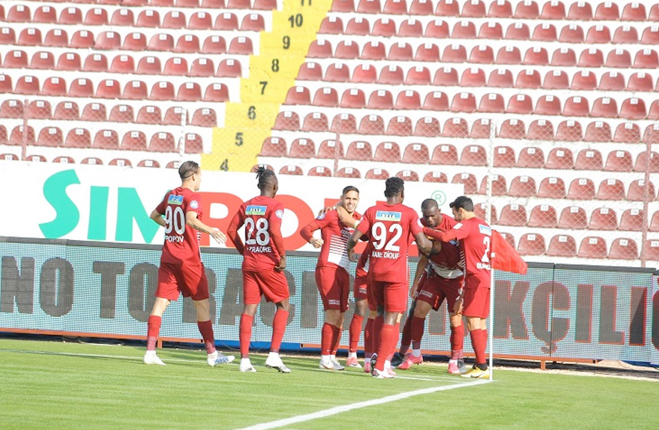 أضنة يهزم سيفاس والكعبي يشارك في فوز هاتاي على طرابزون في الدوري التركي