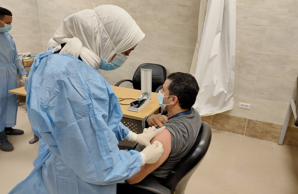 صحة كفر الشيخ تعلن بدء تلقي الأطقم الطبية بمستشفى عزل بلطيم لقاح كورونا | صور 