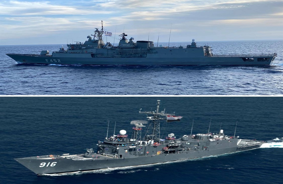 القوات البحرية المصرية واليونانية تنفذان تدريبا بحريا عابرا في نطاق الأسطول الشمالي