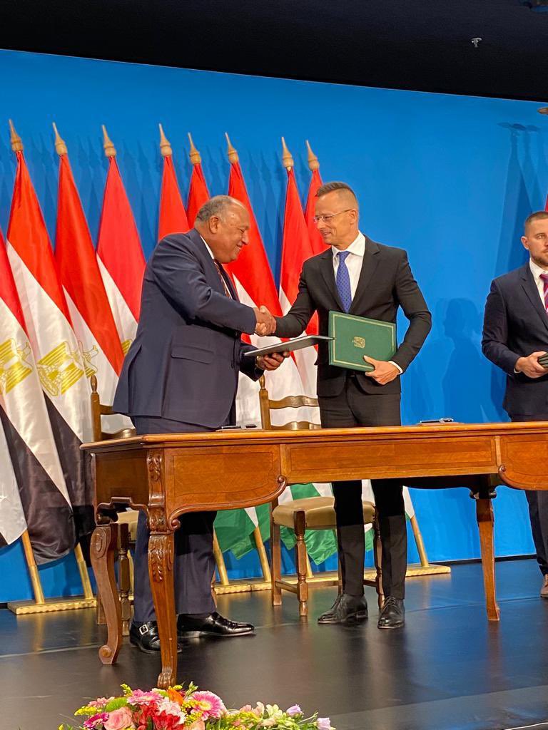 وزيرا خارجية مصر والمجر خلال التوقيع