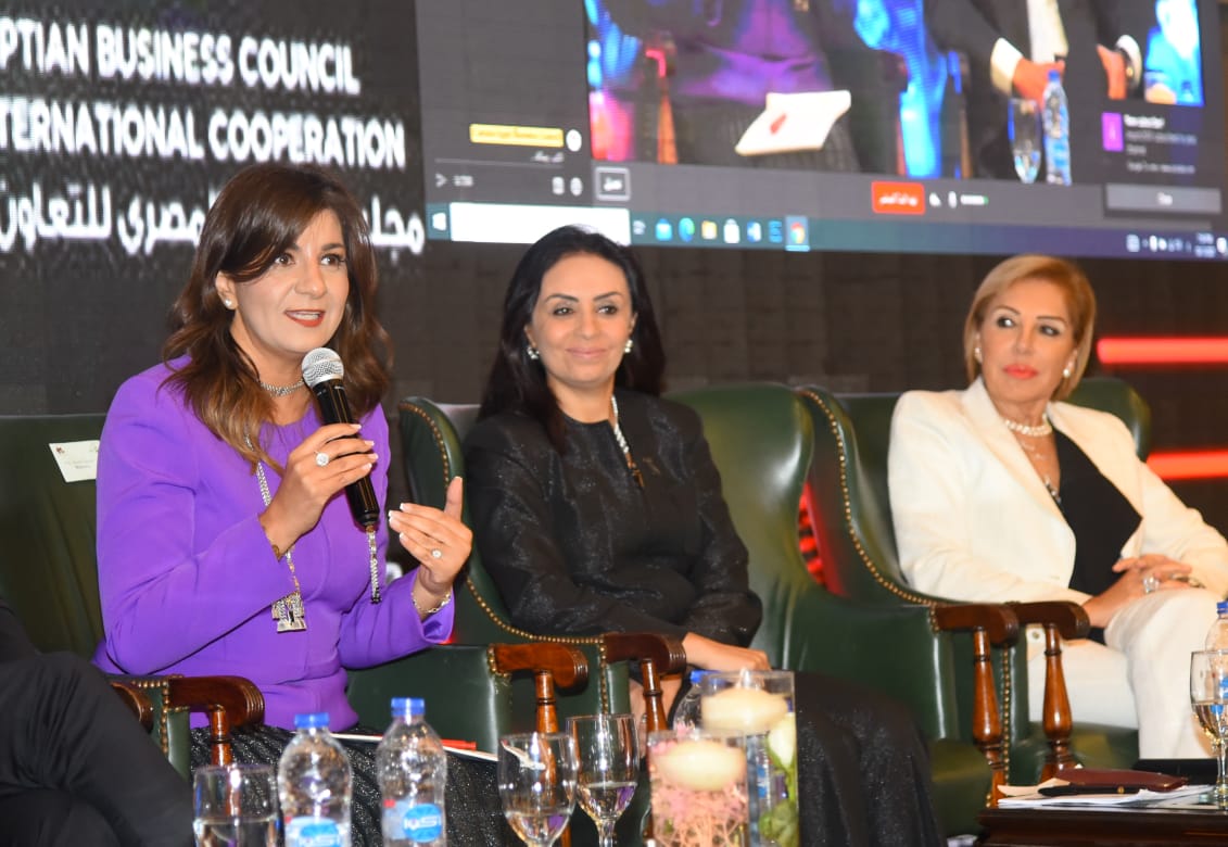  وزيرة الهجرة تشارك بندوة  جهود الدولة لتمكين المرأة وأهم المكتسبات  