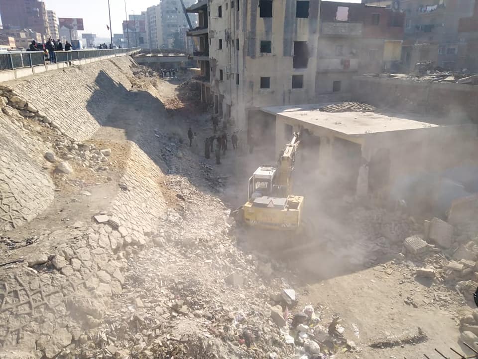 استمرار أعمال إزالة تعارضات توسعة الطريق الدائري في  أحياء بالقاهرة  