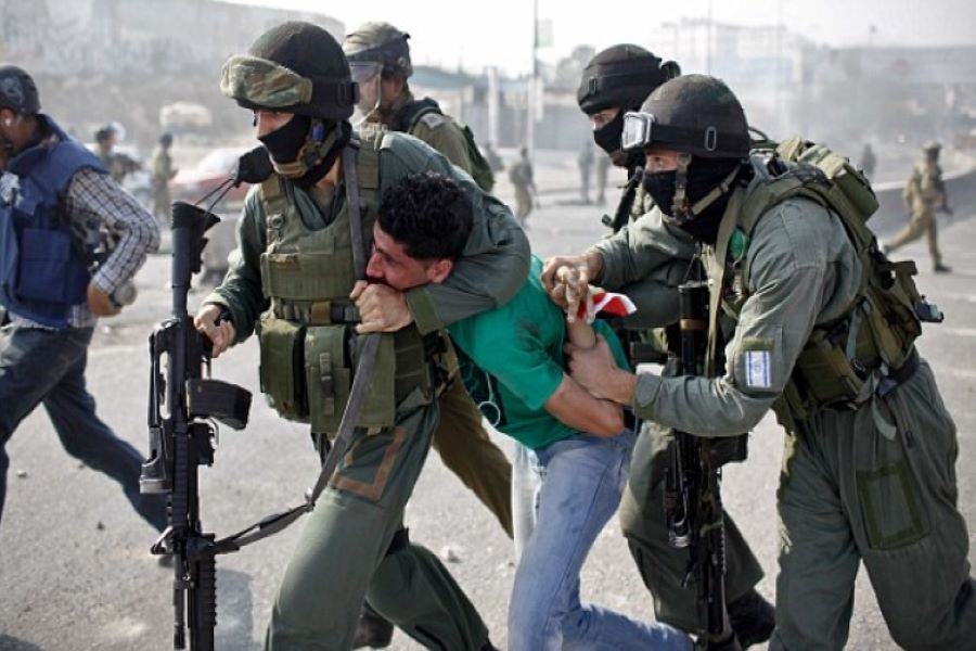 قوات الاحتلال الإسرائيلي تعتقل  شابا فلسطينيا من القدس