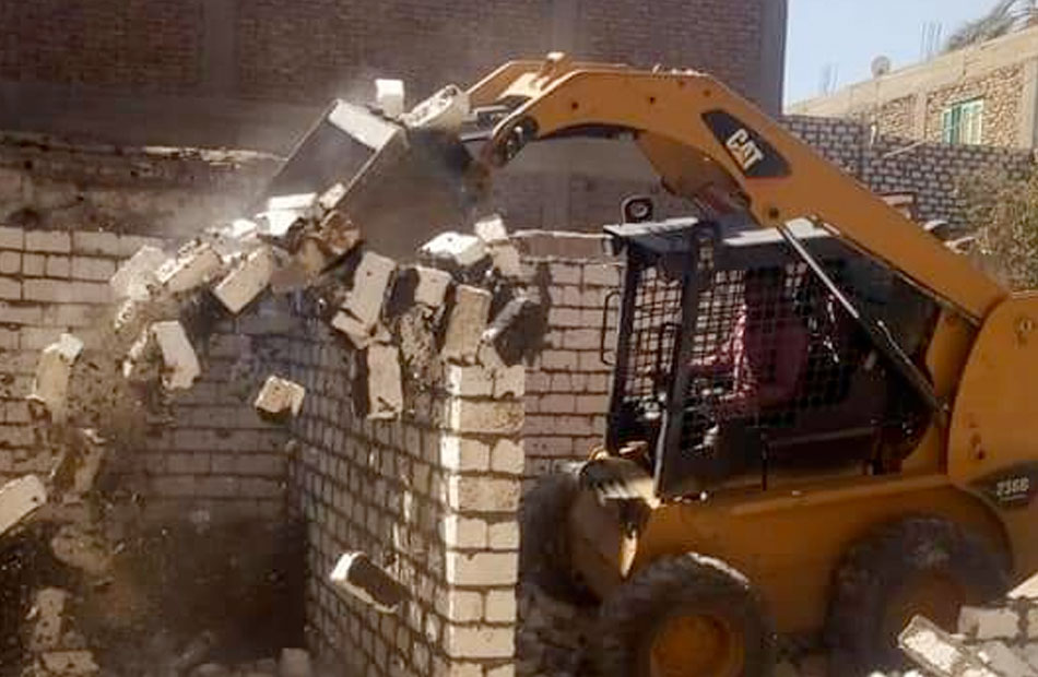إحباط  حالات بناء مخالفة في المحلة الكبرى ومصادرة المعدات 