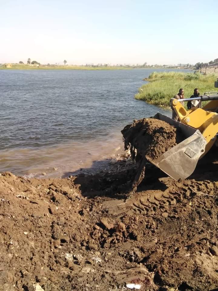 إزالة تعديات داخل المنطقة المحظورة لنهر النيل 