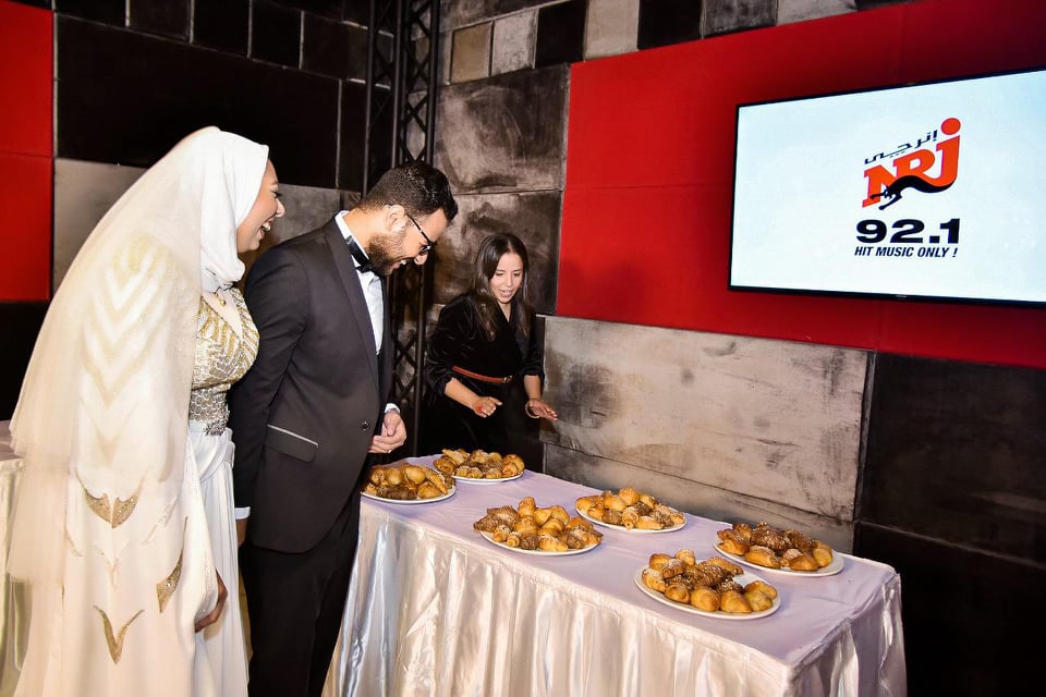 عرائس يعيدون زفافهم في برنامج  زهرة رامي 