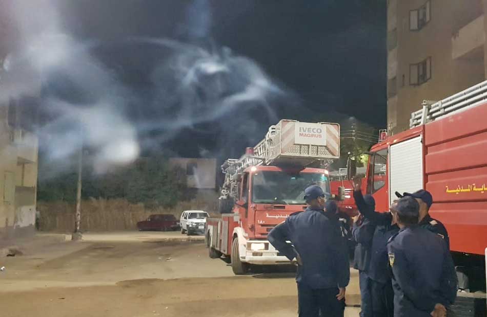  النيابة العامة  تباشر التحقيق في واقعة تفحم أسرة في حريق بحي الكوثر في سوهاج | صور 