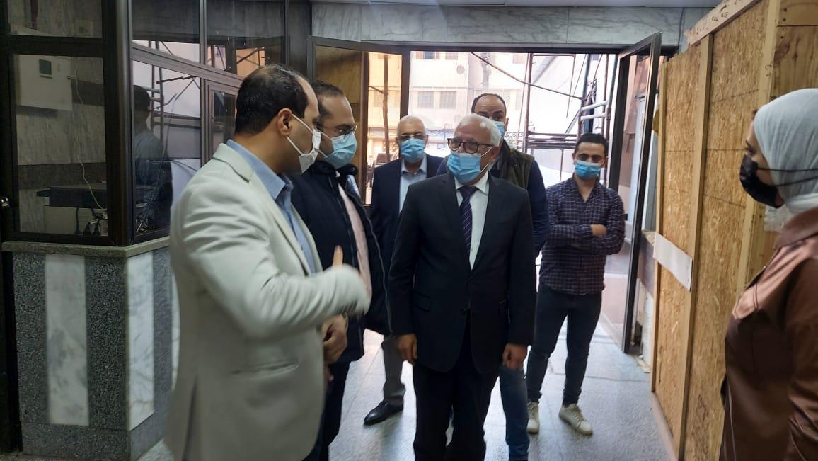 محافظ بورسعيد يتفقد مستشفى المبرة ويشيد بجهود أطقم الجيش الأبيض| صور 