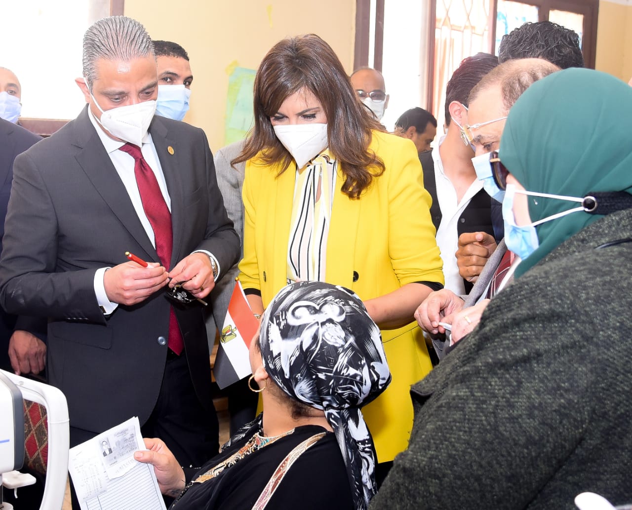  وزيرة الهجرة ومحافظ الفيوم يتفقدان مشروعات المبادرة الرئاسية  حياة كريمة  بقرية الشواشنة  صور