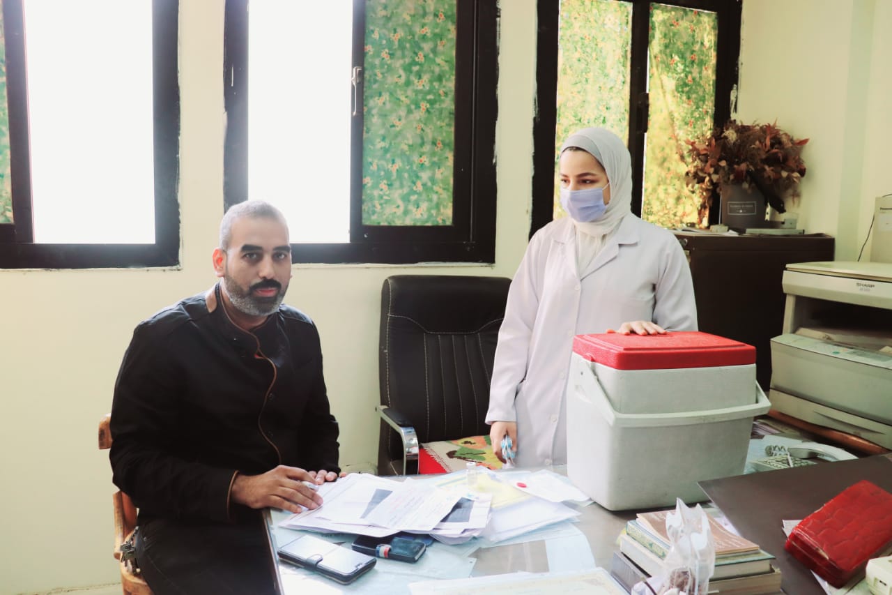  تلقيح باقي العاملين الجرعة الثانية من لقاح فيروس كورونا بتعليم القاهرة