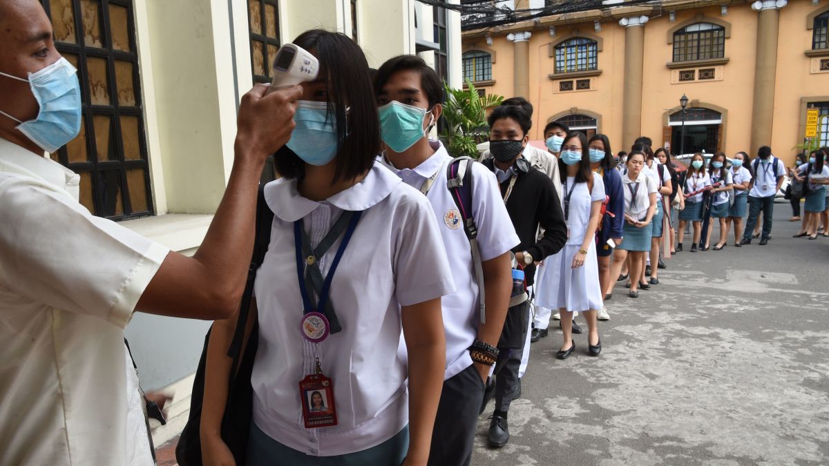 بعد توزيع  مليون جرعة في يوم الفلبين الرابعة عالميًا في التطعيم اليومي ضد  كورونا 
