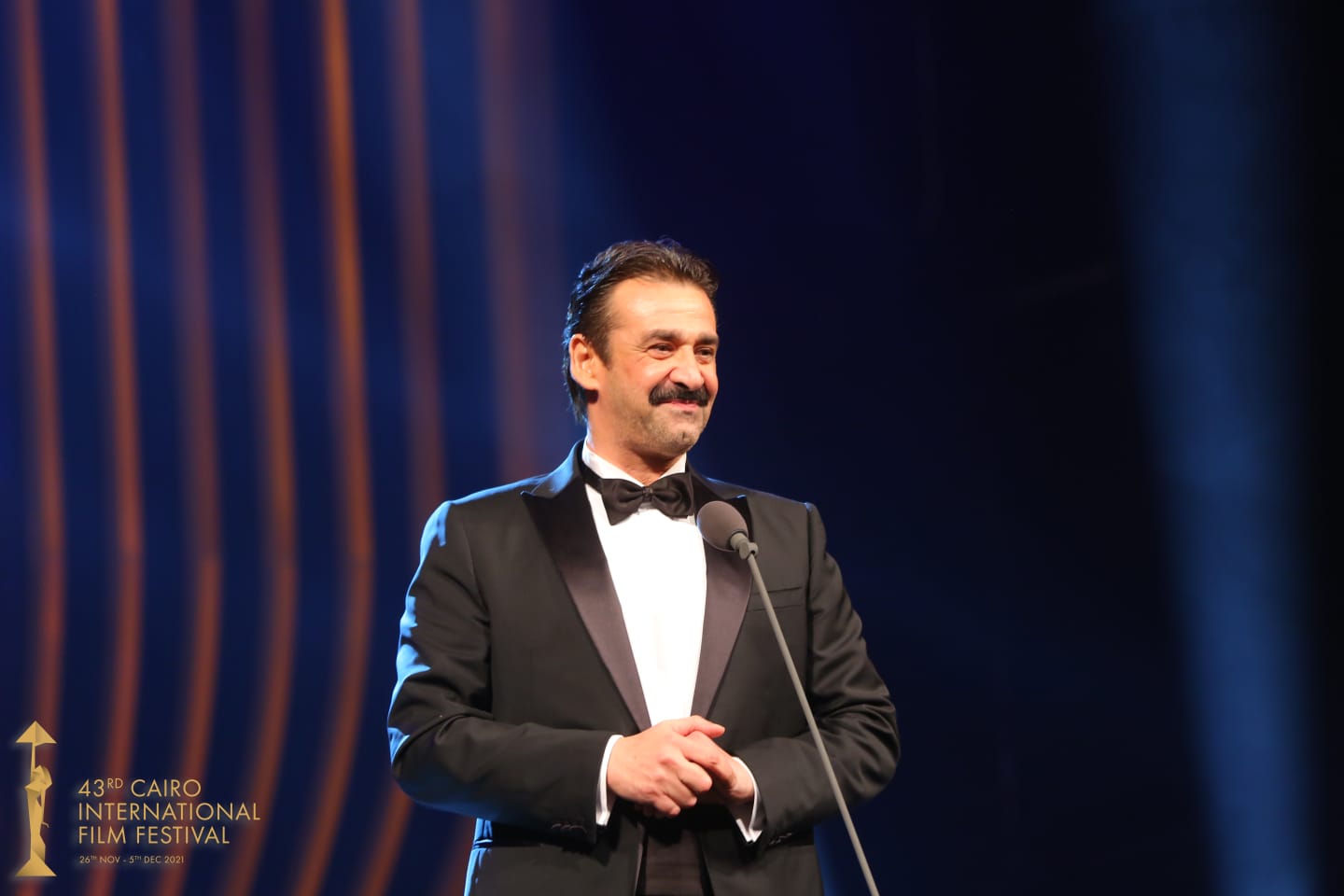 طارق الشناوي يحاور كريم عبدالعزيز في مهرجان القاهرة السينمائي اليوم 