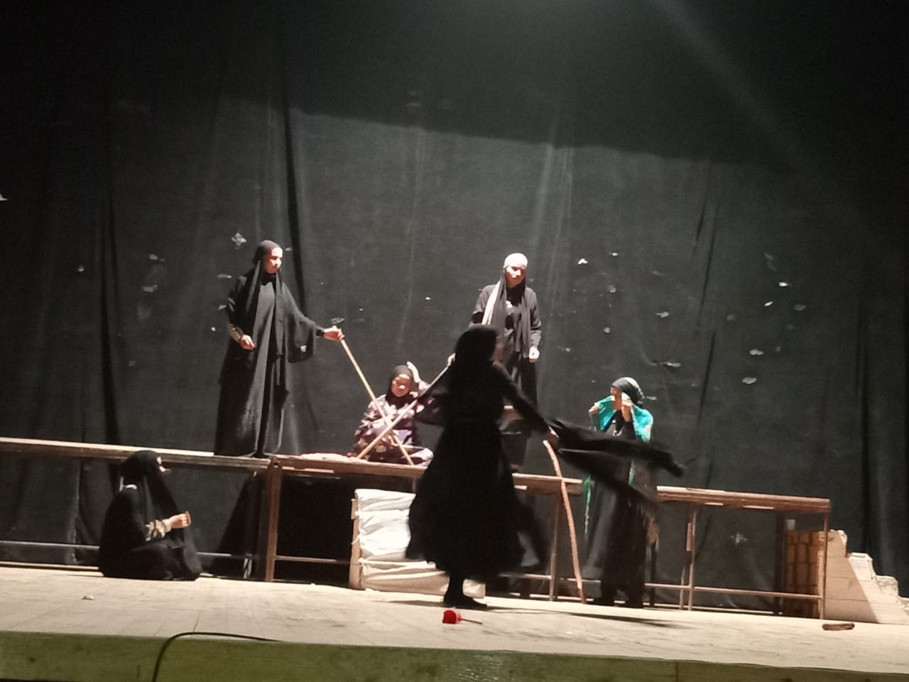  مدينة النساء  و  حرف سين  في عروض نوادي المسرح بسوهاج | صور