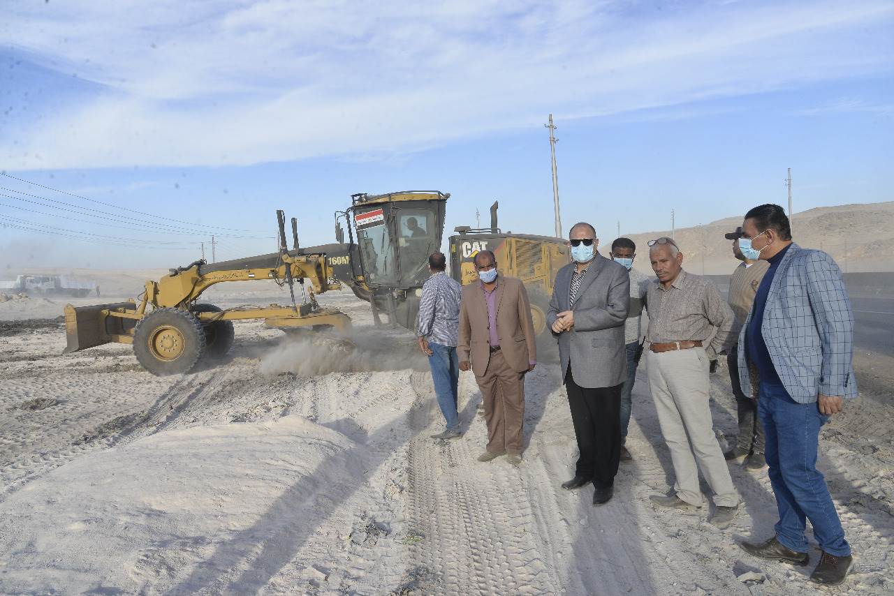  محافظ أسيوط يتفقد أعمال تطوير طريقي المطار والصحراوى الغربي 