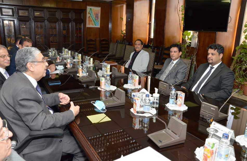 وزير الكهرباء والطاقة المتجددة يجتمع مع وزير الكهرباء والطاقة اليمني لبحث مجالات التعاون
