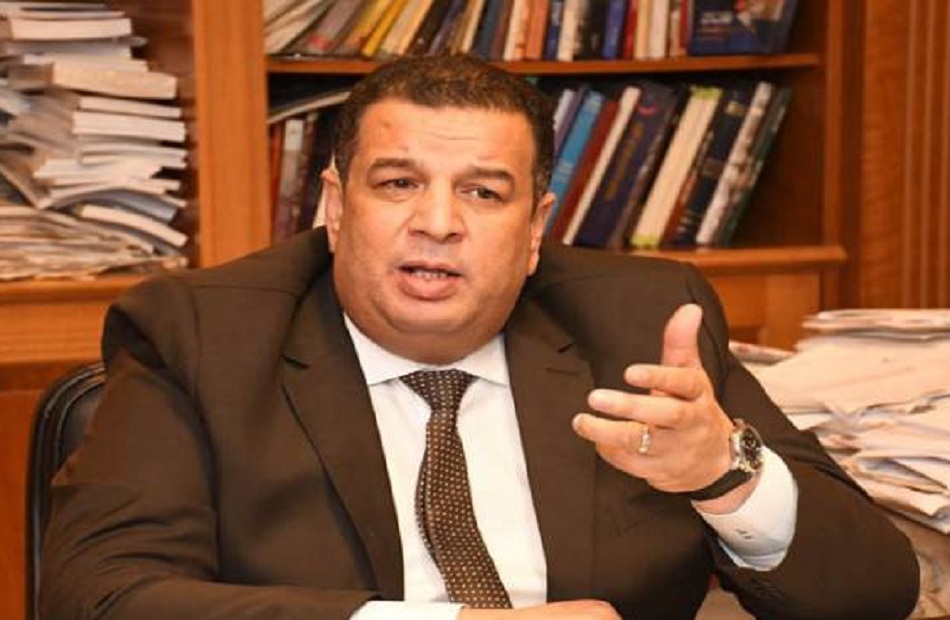 مسؤول إماراتي يهاجم الصحفي المصري عبد الرزاق توفيق