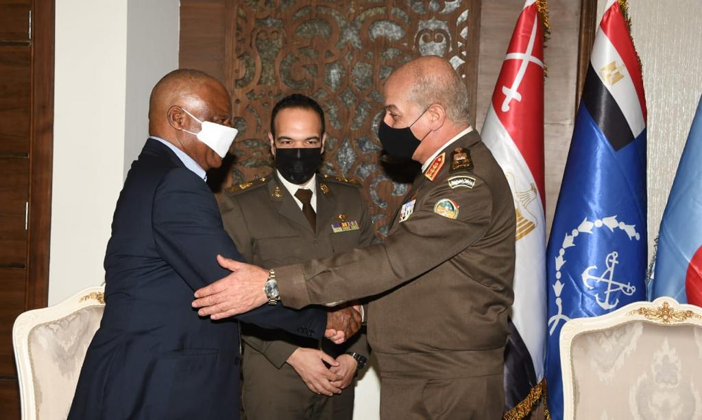 وزير الدفاع يلتقي بعدد من قادة الوفود العسكرية على هامش فعاليات اليوم الأخير  إيديكس ٢٠٢١  