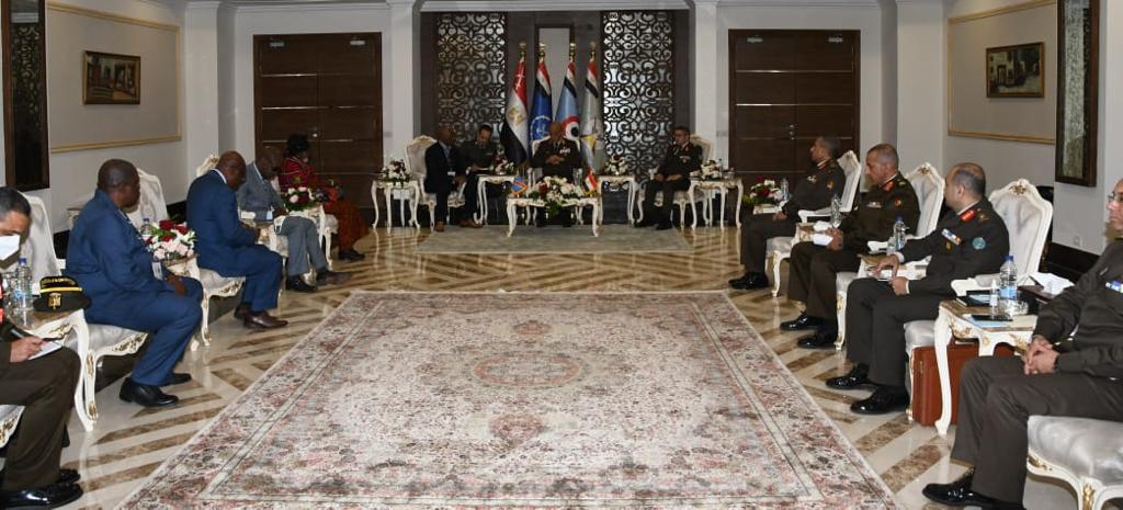 لقاء وزير الدفاع بعدد من قادة الوفود العسكرية على هامش فعاليات اليوم الأخير إيديكس ٢٠٢١