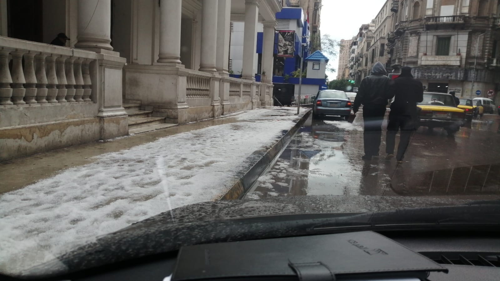الثلوج تغطي شوارع الإسكندرية