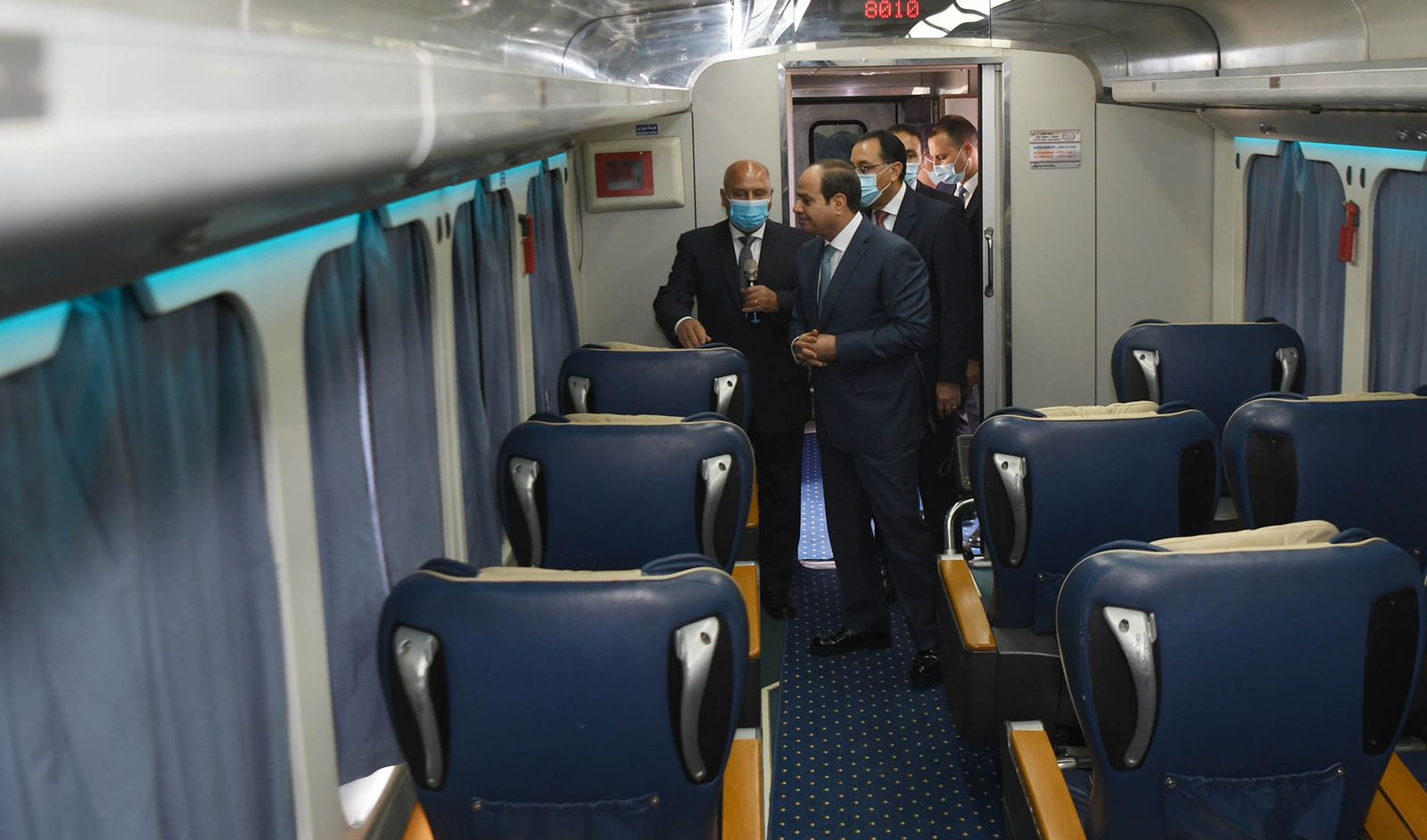  تفقد الرئيس السيسي للقطارات الجديدة في محطة أسوان