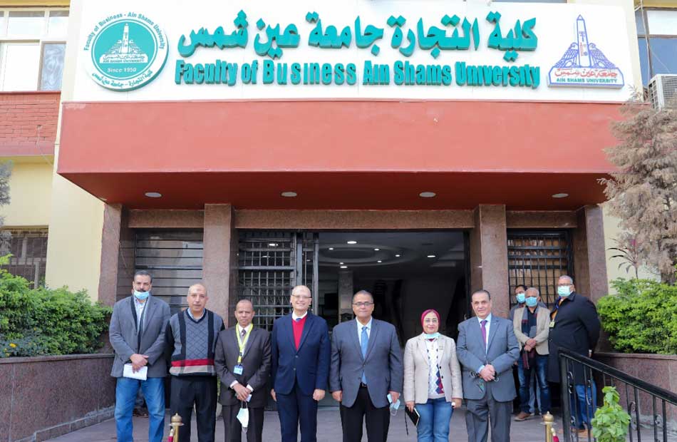 نائب رئيس جامعة عين شمس يتفقد لجان امتحانات بـ«تجارة عين شمس» |صور - بوابة  الأهرام