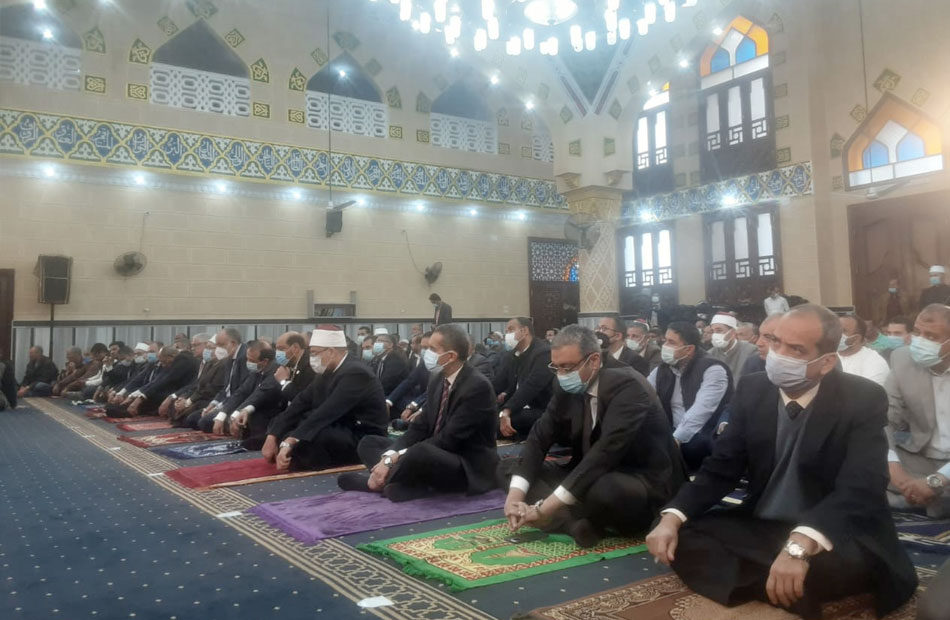 وزير الأوقاف ومحافظ الغربية يؤديان صلاة الجمعة ويفتتحان المسجد الكبير