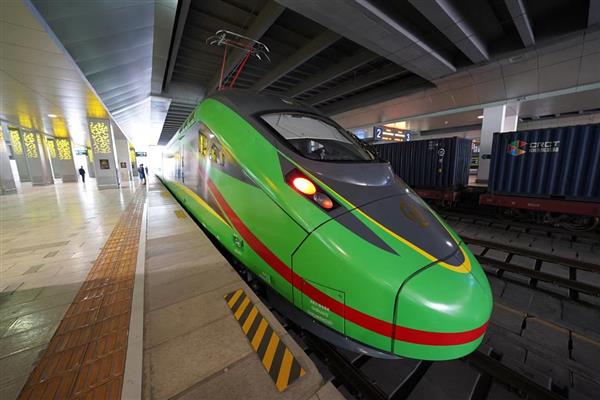 افتتاح خط سكك حديدية جديد بين الصين ولاوس بحضور زعيمي البلدين
