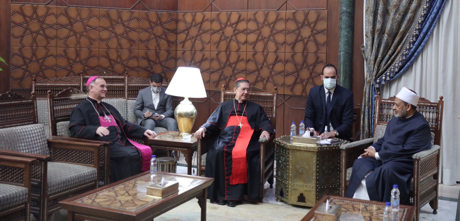 جانب من لقاء شيخ الأزهر و رئيس المركز البابوي لحوار الأديان بالفاتيكان