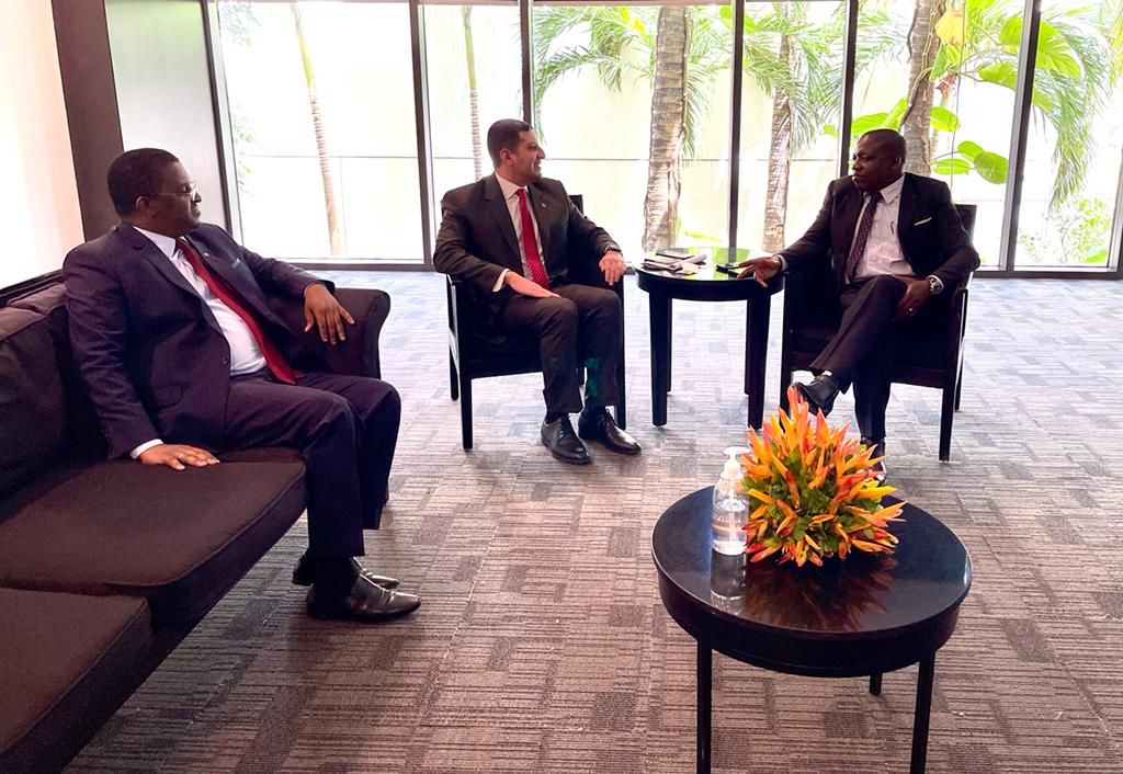 رئيس هيئة الاستثمار يلتقي مع وزير الاستثمار التنزاني ووزير التجارة والتنمية الصناعية بزنجبار دفع الع