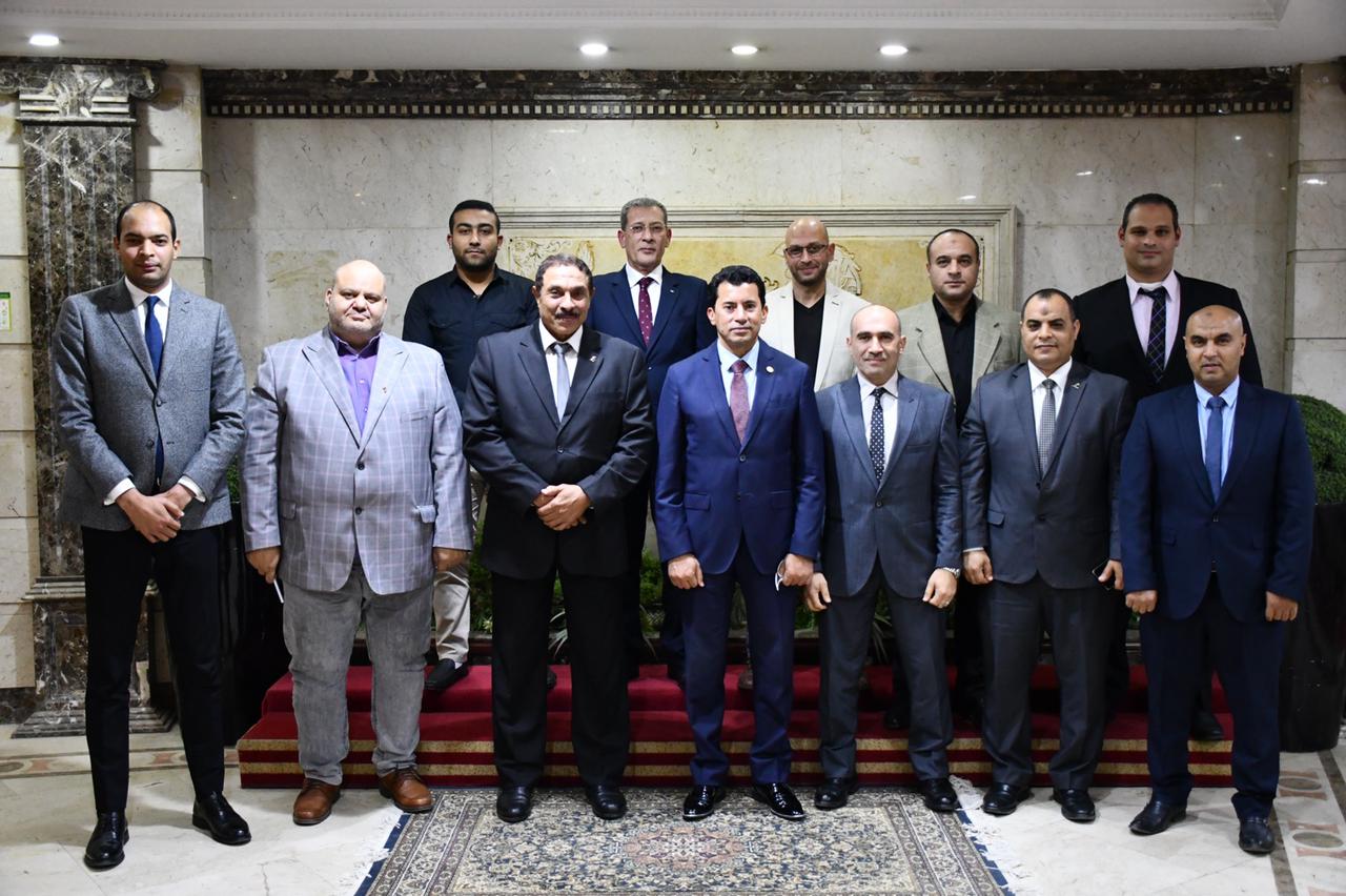 وزير الشباب والرياضة يلتقي مجلس إدارة الاتحاد المصري لرفع الأثقال الجديد