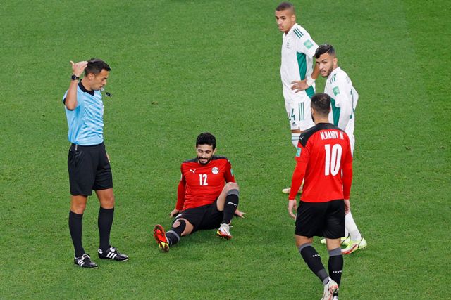 اتحاد الكرة يكشف حجم إصابة أحمد حجازي وأيمن أشرف خلال مباراة مصر والجزائر