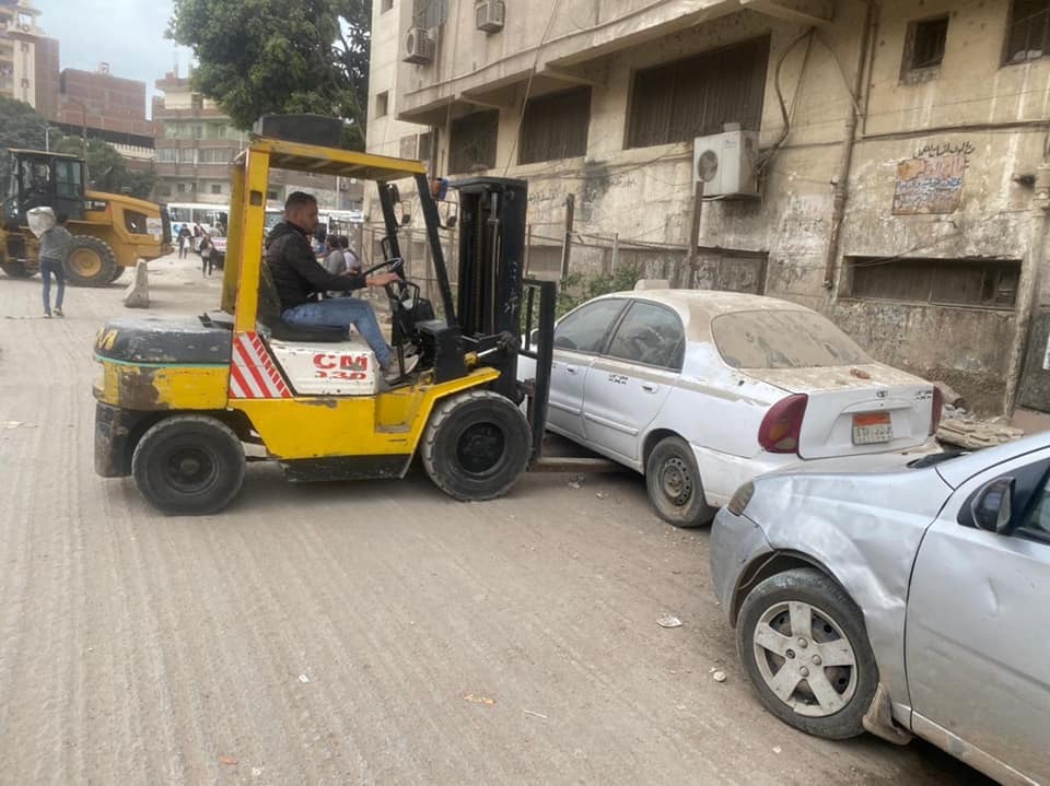 رفع  سيارة متهالكة و دراجة نارية مركونة من شوارع القاهرة خلال أسبوعين